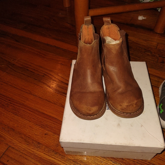 McCoys boys boots still have plenty of wear size 11 perfect for fall and winter - Picture 3 of 4